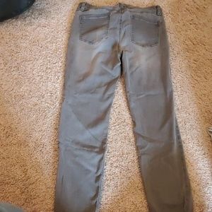 Buffalo David Bitton Jeans - Gray Capri Jeans Buffalo David Bitton Jeans - Gray Capri Jeans